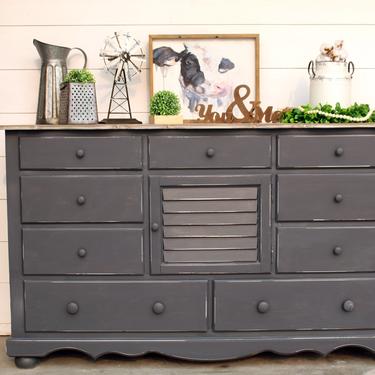 Farmhouse Queenstown Grey Dresser with Drybrushed Blended Grey Top