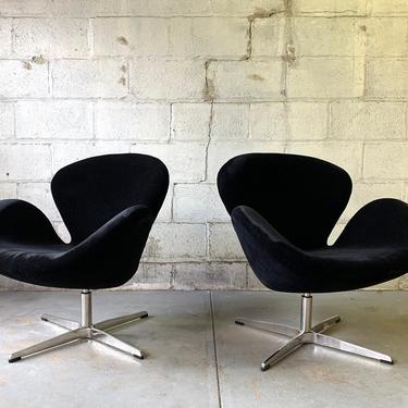 Mid Century Modern Arne Jacobsen styled Swan Lounge Chairs 