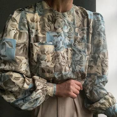 vintage botanical bouquet floral long sleeve petite puff sleeve button back tee 