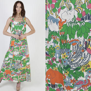 Animal Art Print Dress / Tropical Jungle Zoo Graphic Dress / Vintage 70s Long Cartoon Shapes / Womens Elephant Giraffe Maxi Dress 