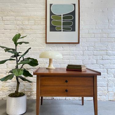 Mid Century MODERN Walnut Side Table / END TABLE by American of Martinsville 