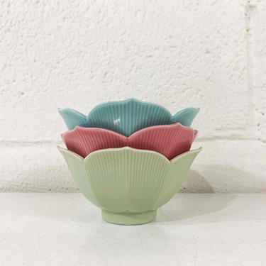 Vintage Lotus Bowls Set of Three Pastel Pink Blue Green Mid-Century Retro Tulip Bowl Mis En Place Rice Sorbet Ice Cream Sunshine 