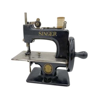 Antique Singer Model 20 Cast Iron Children’s Sewing Machine