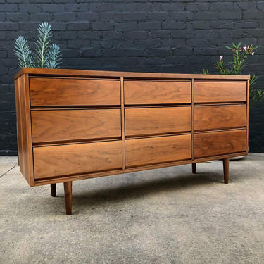 Mid-Century Modern Walnut 9-Drawer Walnut Dresser, c.1960’s 