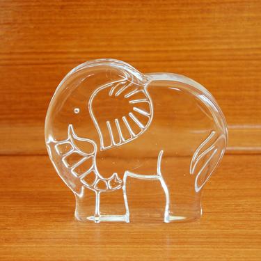 Vintage Glass Elephant Figurine/Paperweight 