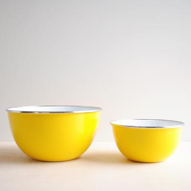 Vintage Pair of Yellow Enamel Bowls, Enameled Steel Mixing Kitchen Bowls, Serving Bowls, Nesting Bowls 