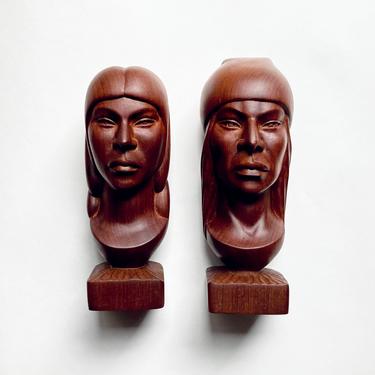 Pair of Carved Wood Sculptures Busts / Bookends Man & Woman Juan Ramirez Bolivia 