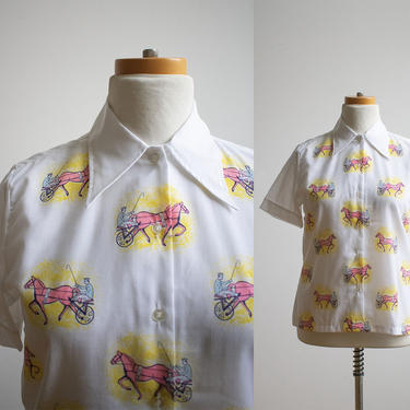 Vintage 1950s Blouse / Horse and Buggie Print Blouse / Deadstock Vintage / Ladies Button Down Shirt Large / Plus Sized Vintage Blouse 