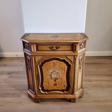 20th Century Italian Hand Painted &amp; Carved Console Cabinet 
