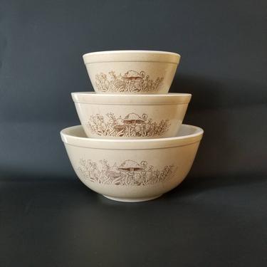 Vintage Pyrex Mushroom Forest Fancies Bowl / Cinderella Mixing Bowl 401 402 403 / Brown Speckled Nesting Bowl / 1980s Vintage Kitchenware 