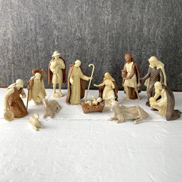 Hard plastic nativity figures set - 12 pieces - 1960s vintage 