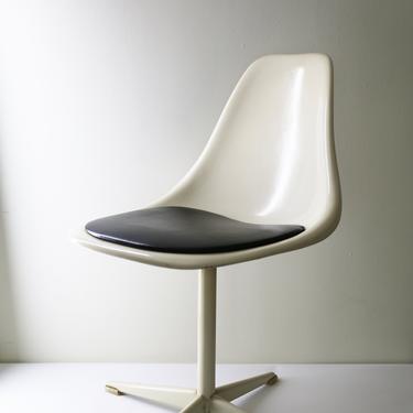 Vintage Retro White Swivel Chair 