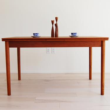Danish Modern Teak Dining Table with Extensions AM Mobler Made in Denmark 