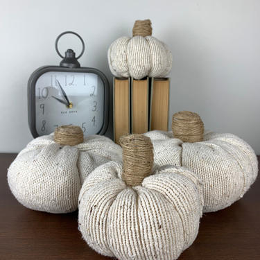 Handmade sweater pumpkins, set of 4, oatmeal, large & medium 