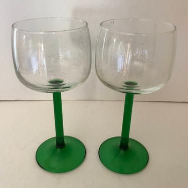 Vintage (2) Arcoroc France Wine Glasses set Green Stemmed 