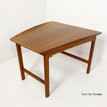 Mid Century Modern Tapered Teak Side Table by Folke Ohlsson for DUX, Circa 1960s - *Please see notes on shipping before you purchase. 