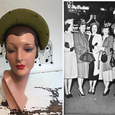 The Ladies War Effort Guild - Vintage 1940s Chartreuse Green Straw Short Halo Hat w/Pom Pom Veil 