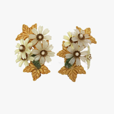 Vintage 50s Large Flower Cluster Earrings / 1950s Multi-Dimensional Plastic Clip-Ons 
