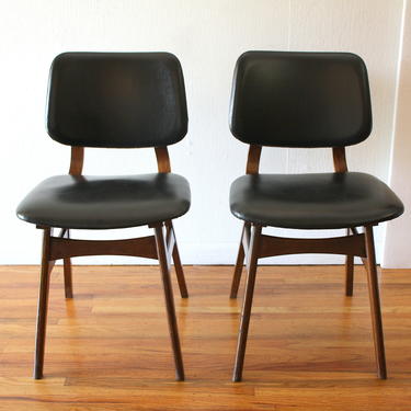 Mid Century Modern of Pair of Chairs