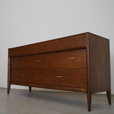 1950's Mid-century Modern Dresser in Walnut by Dixie - Professionally Refinished! 
