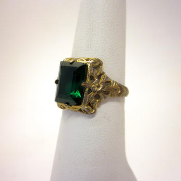 True Vintage Green Glass Prong Set Faux Emerald Art Deco Floral Motif Pot Metal Costume Cocktail Ring 
