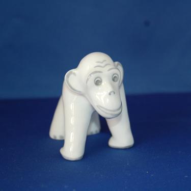 Fein Bayreuth Sophienthal Germany White Porcelain w/ Grey Highlights Gorilla / Monkey ~ Affe Porzellanfigur ~ MCM Animal Figurine  Excellent 