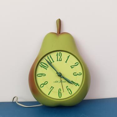 Vintage 1960's Green Pear Clock / 70s Seth Thomas Kitchen Clock 