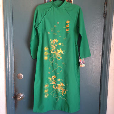 Vintage 80s 90s Emerald Green Embroidered Dragon Cheongsam Tunic Dress with Side Slits Kaftan Caftan by InAFeverDream