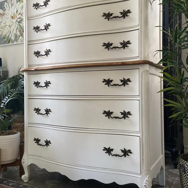 Vintage French Provincial Highboy Chest Dresser *Local Pick Up Only 