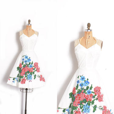 Vintage 1950s Dress / 50s Cotton Floral Print Sundress / White Pink Blue ( large L ) 