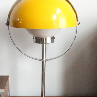 Rare Raak Eclipse mid century modern mod table lamp in yellow 