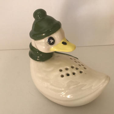 Vintage LG Ceramic Shakers Ideal for Cheese or Spices Shaped like a duck- Wearing green hat and skarf 