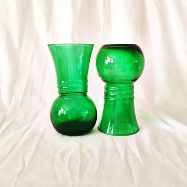 Vintage Green Glass Vase, Single Vase / Flared Forest Green Harding Vase / Mid Century Home Decor / Colorful Christmas Party Table Decor 