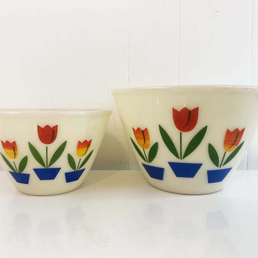 Vintage Tulip Bowls Fire King Milk Glass Set of Two Mid-Century 1950s 1940s Retro Splashproof Shape Anchor Hocking Nesting Mixing 