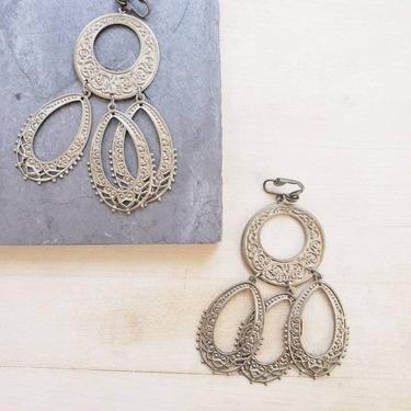 1960s Stamped Metal Dangly Hoop Earrings Clips Silvertone / 60s Oversized Boho Clip-Ons Summer Festival Ethnic Tribal Gypsy Nomad 