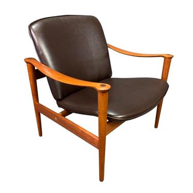 Vintage Scandinavian Mid Century Modern Teak Lounge Chair Model 711 by Fredrik Kayser 