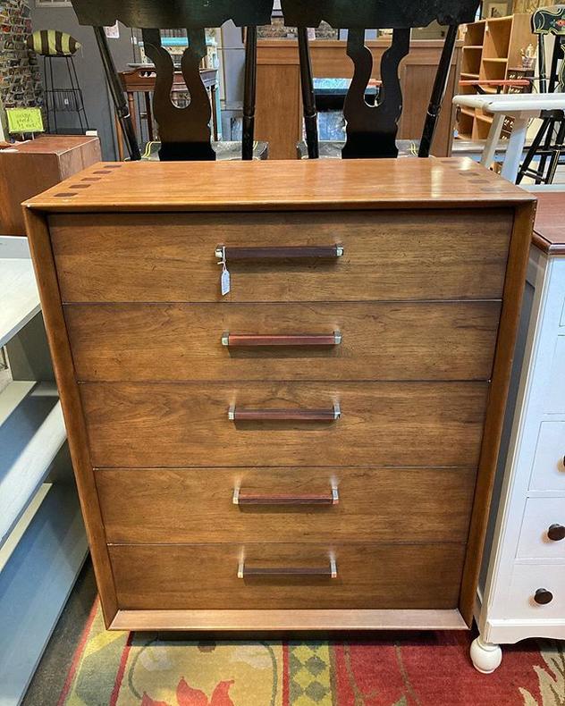 Beautiful mid century 5 drawer chest. 36” wide 19” deep 48” tall. 