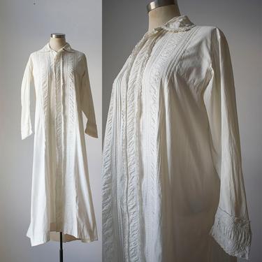White Linen Edwardian Nightgown / Longsleeve Nightgown / Antique White Linen Lace Nightgown / True Vintage Nightgown / Turn Of the Century 