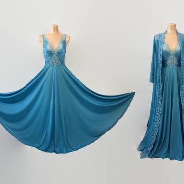 VINTAGE 70s 80s Dusty Blue OLGA Peignoir Set | Stretch Lace Bodice | Grand Sweep Nightgown & Robe | Wedding Bridal Lingerie | M/L 9687 8702 