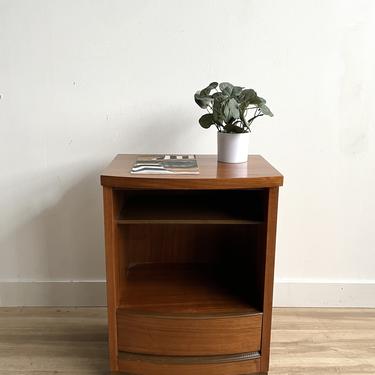 Vintage Mid Century End Table / Nightstand with Drawer