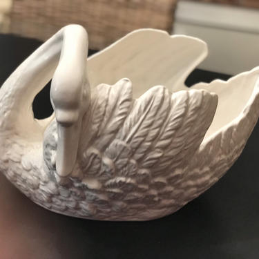 Vintage USA Pottery swan 