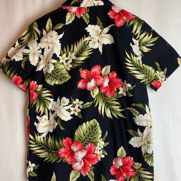 Black Hawaiian shirt~ hibiscus flowers~ tropical floral~ coconut shell buttons~ cotton summer shirt~ medium 
