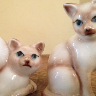 Vintage Pair of Playful Siamese Cat Figurines 