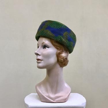 Vintage 1960s Feather Pillbox Hat, 60s Genuine Green Velour Fur Felt with Guinea Feathers and Netting, Mid-Century Style, Size 21 3/4&quot; by RanchQueenVintage