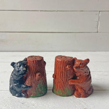 Vintage Black And Brown Bear Tree Stump Salt And Pepper Shakers // Rustic, Outdoorsy, Bear Lover Salt And Pepper Shakers // Perfect Gift 