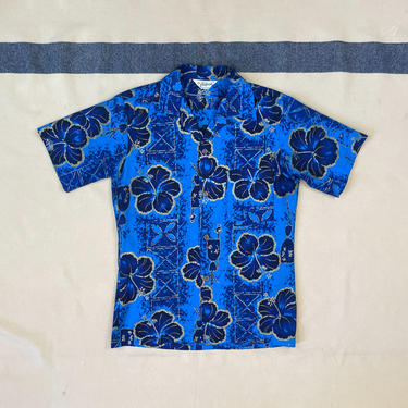 Size Small Vintage 1960s Made in California Blue Floral Aloha Shirt 