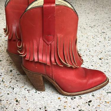 6 M Cowboy Boots / 1970's Frye Cowboy Boots / Fringe Leather Brick Red / Wooden Stacked Boots / Stompin Boots  / Cognac Brown Leather Boots 
