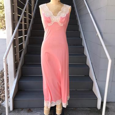1970's Peach Lace Detail Slip Gown