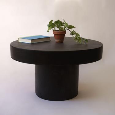 Low Circular Round Pedestal Coffee Table. Modern Round Low Coffee Table - Black 
