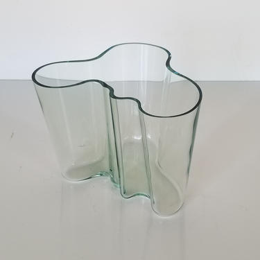 Alvar Aalto Biomorphic Savoy Glass Vase. 